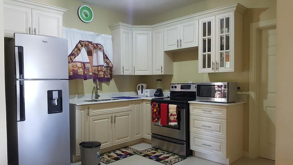 Apartment Apt 12, Executive Suites Ja - Palms Enfield