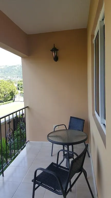 Apt 12, Executive Suites Ja - Palms Enfield Apartment